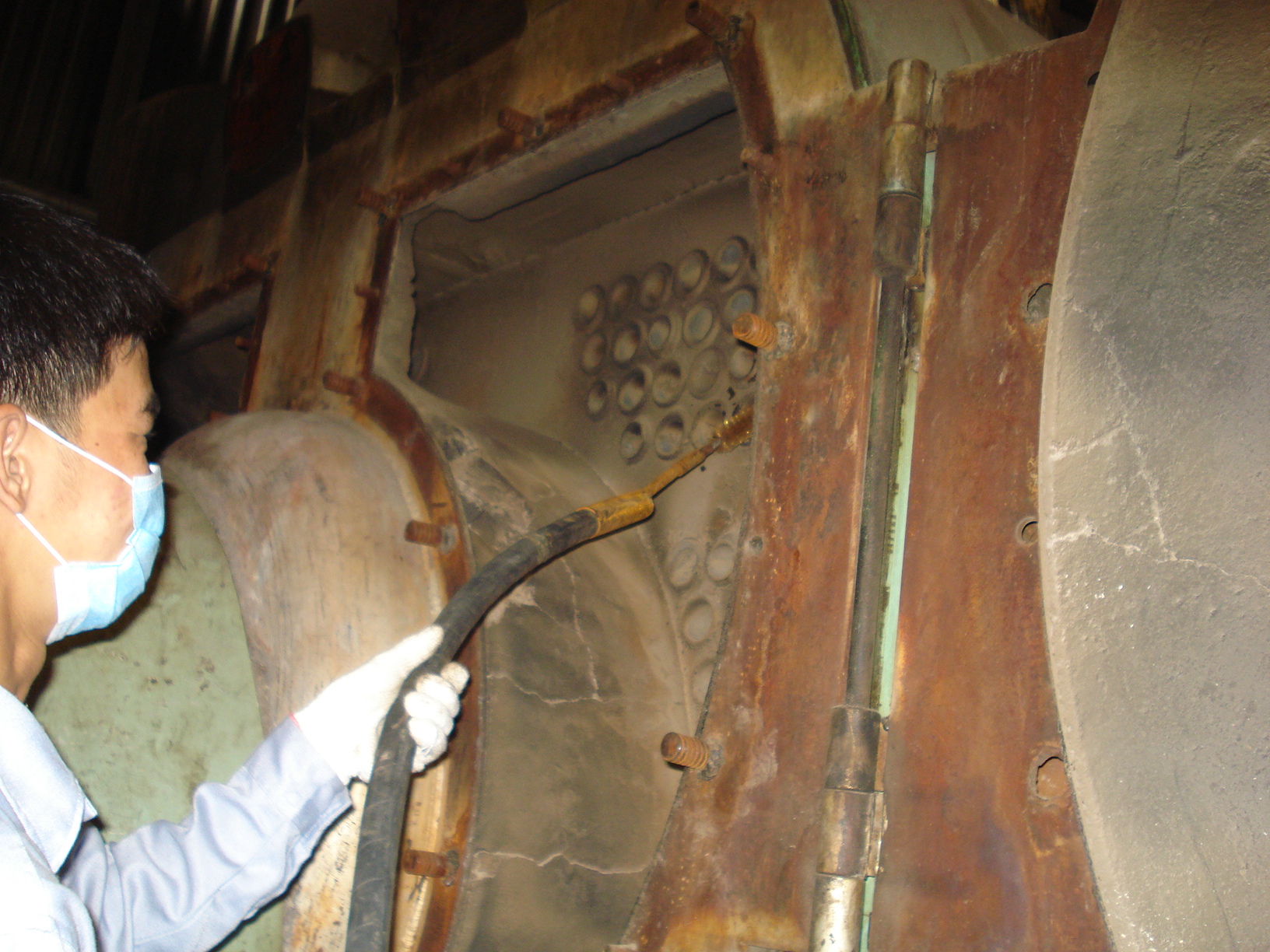 Vệ sinh ống lửa lò hơi